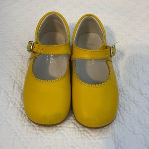 La Coqueta yellow Mary Janes size 25 (US 8)